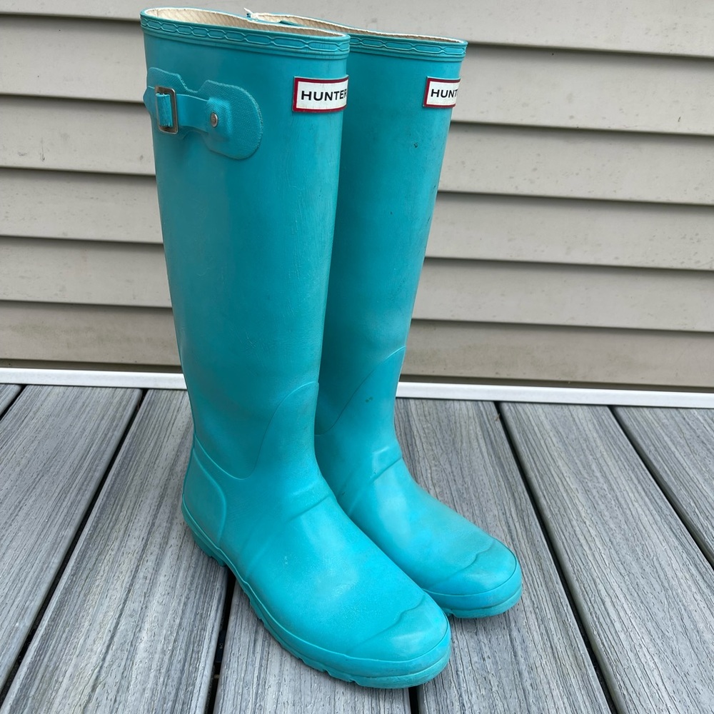 Hunter tall rain boots in Teal